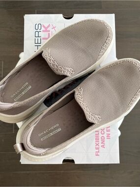 Sketchers GoWalk Flex sneakers